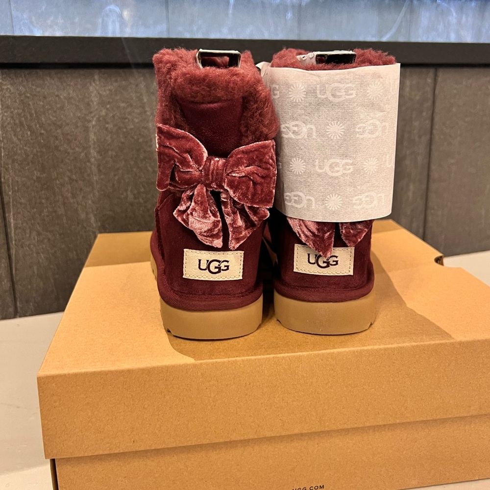Mini Bailey Bow Crushed Velvet Uggs (Rare)